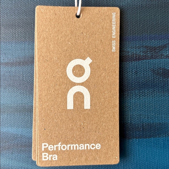 NWT On Cloud Performance Bra - Picture 3 of 6